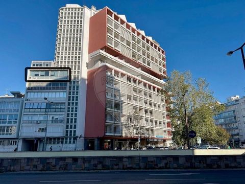 Renovated 1 Bedroom Apartment in Alvalade – Comfort and Centrality in Lisbon Discover this bright and spacious 1 bedroom apartment, located in a building emblematic in the heart of Alvalade, at the intersection of the iconic Avenidas Estados United S...