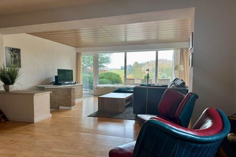 Gezellig en comfortabel ingericht vakantieappartement in een appartementenhuis op een heuvellocatie op de Glockenberg in Altenau. Uw vakantiehuis is voorzien van een terras en WiFi. Geniet van het fantastische uitzicht dat uw vakantiehuis u biedt en ...