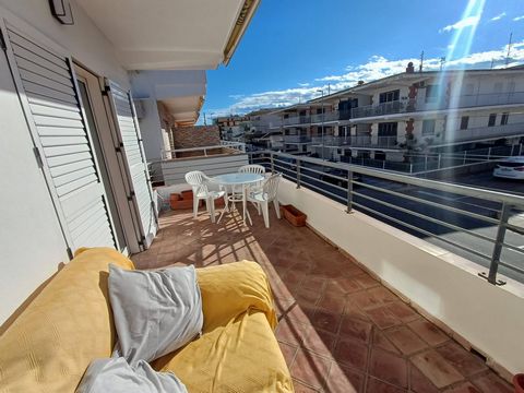 Sunny BeachApartment gleich um die Ecke vom Sandstrand und 3 Gehminuten von einem kleinen Supermarkt einem Restaurant und einigen Bars entfernt 1 Stock oberste Etage ohne Aufzug der geräumige Balkon profitiert von der ganztägigen Sonneneinstrahlung W...