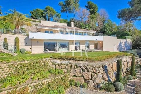 On the heights of Cannes, in a residential envy area absolutely quiet, superb property offering a panoramic sea and moutains view A 300sqm living space including a large living room, fitted kitchen, 5 en-suite bedrooms Lot of outbuildings, fitness ro...