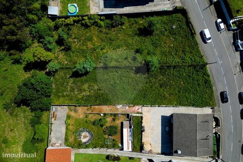 This 1000 m² plot is situated in a prime location, offering easy access to the main thoroughfares in the area. Located in a quiet and well-established residential neighborhood, the site has a flat and regular topography, making it ideal for the const...