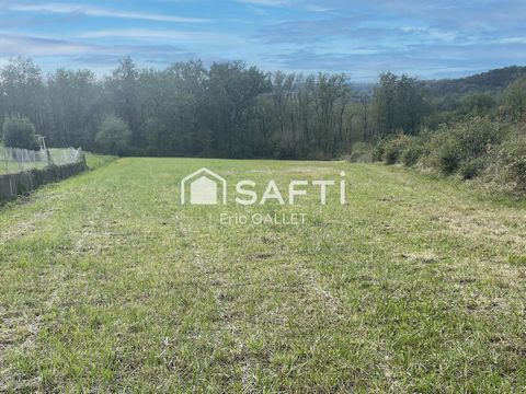 Located south of Brive-la-Gaillarde, this beautiful plot offers a perfect location to consider the construction of a new property. Brive-la-Gaillarde, a dynamic and attractive city, is appreciated for its friendly atmosphere and pleasant living envir...