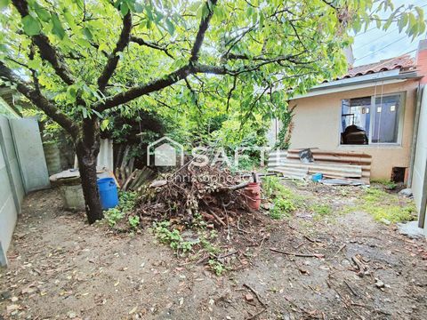 Come and discover this quiet stone shop, in the sought-after area of ??Berthelot, near Robert Picqué. Currently, it benefits from a 29 m² garage. Great potential with this house whose surface area can be increased to 102 m² in R+1 with a plot not ove...