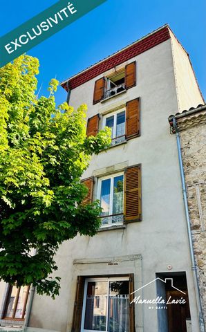 Située dans la commune d'Ardes (63420), cette charmante maison de bourg bénéficie d'un environnement montagneux paisible, idéal pour les amoureux de la nature. À proximité, une école offre des facilités pour les familles avec enfants. De plus, la pré...