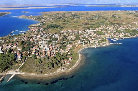 Privlaka, building plot of 447 m2, 350 m to the sea.The land is in an attractive location in Privlaka, ideal for rest and relaxation.The land is located only 350 m from the sea.It has a regular shape, which provides the possibility of building free-s...