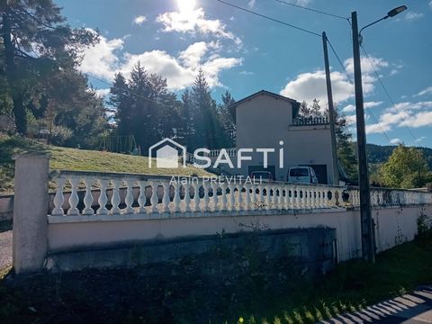 Située dans la charmante commune de Martignat (01100), cette maison spacieuse de 153 m² se trouve sur un terrain de 987 m² offrant une atmosphère paisible et verdoyante. Martignat bénéficie d'un environnement calme et résidentiel, idéal pour les fami...