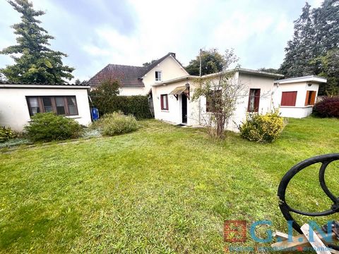 MAISON à rénover de PLAIN-PIED à CLEON de 64m2 (25 minutes de Rouen),   Maison de 64 m2 édifiée sur un terrain arboré de 400 m2 et située au centre de la commune. Proche de : -        Ecoles Elémentaires. -        Arrêt bus (Collèges, Lycées) -      ...