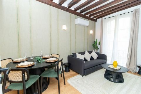 Discover the charm and comfort of our apartment, ideally located a few steps from rue Etienne Marcel and rue Montorgueil, in the heart of one of the trendiest streets in Paris, known for its Comedy Clubs , theaters and lively bars. Our tastefully dec...