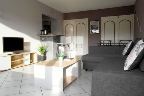 Ce bel appartement de type 2, situé au 1 étage sur 6 avec ascenseur dans un secteur calme et recherché d’Annecy-le-Vieux. Avec ses 49m2 il allie confort et praticité grâce à un spacieux séjour lumineux donnant accès à un grand balcon de 10,46m2 orien...