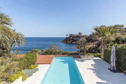 Remarkable contemporary renovation for this property with direct access to the sea, via a gate located in the rocks. The main villa has 4 beautiful suites, including a master bedroom and opens onto large terraces adjoining a pool facing the sea. Stun...