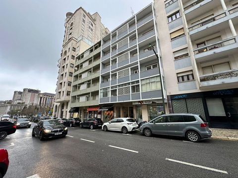 1 Bedroom Apartment with Exclusive Terrace in Areeiro  Unique Opportunity in Lisbon We present this charming 1 bedroom apartment, with a generous 25 sqm terrace, located in the vibrant heart of Lisbon, in the prestigious Areeiro neighbourhood. Situa...