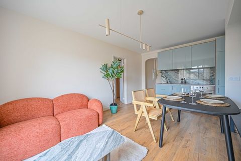 Checkmyguest ti offre questo moderno e colorato appartamento di 51 m² a Bagnolet, ideale per 4 persone. Con il suo arredamento contemporaneo e la posizione strategica vicino a Parigi, offre comfort, stile e praticità per un soggiorno indimenticabile....