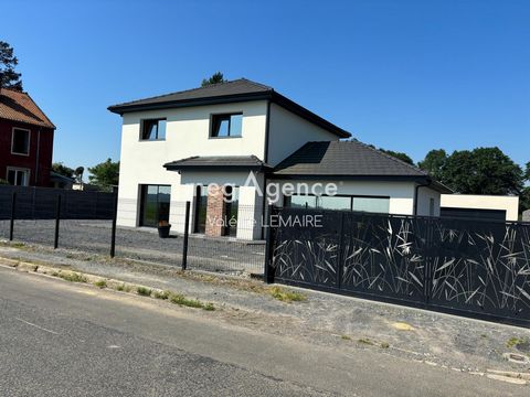 Located in the charming town of Ginchy (80360), this contemporary house of 133m² is located on a spacious plot of 880m², offering an ideal setting for enjoying the tranquility of the countryside. With 5 bedrooms, this recent property built in 2021 is...