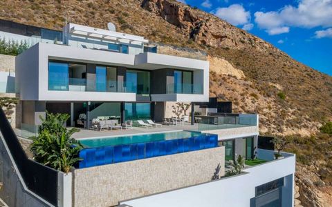 Impressive premium villas in Finestrat Hills, Costa Blanca built area of +600m2, plot of +700m2, 5 bedrooms and 6 bathrooms. Parking space for a minimum of 4 cars. Quality: we are aware that the quality in the materials and in the different construct...