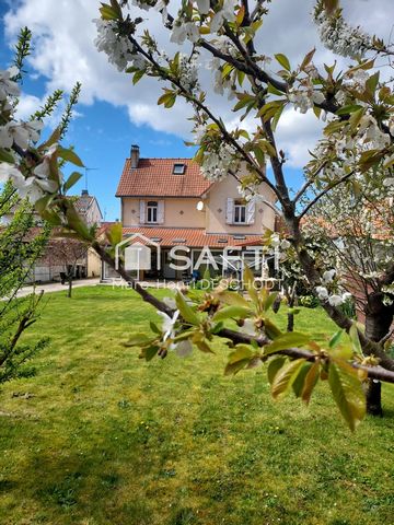 Située sur la commune de Dannes, soit à 5 minutes de la plage de STE CECILE et 12 min de Hardelot, venez découvrir cette maison individuelle d'une surface d'environ 141m² implantée sur une parcelle de terrain de 1267m². Elle se compose au rez de chau...