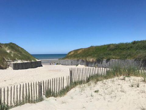 Appartement idéalement situé à 100 mètres de la mer, comprenant entrée, cuisine ouverte équipée, cellier, salle d'eau, chambre. PRIX : 105 000 euros Honoraires charge vendeur DPE : E - GSE : B Montant moyen estimé des dépenses annuelles d'énergie pou...