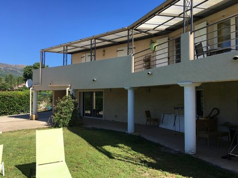 Maison de type T4 d'une superficie de 108 m2, idéalement située sur la commune de Borgo. Ce bien rare allie confort, espace et indépendance. Dotée de 3 grandes chambres lumineuses, d'une salle d’eau moderne, de 2 WC séparés pour plus de commodité, d'...