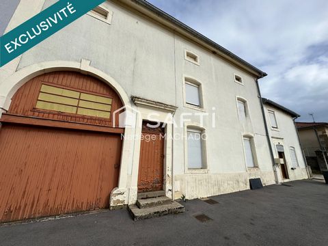 Située dans la charmante commune d'Avril (54150), cette maison a fort potentiel. Proche des commerces locaux et des écoles, cette localité séduira les familles en quête de tranquillité. Les habitants pourront profiter de balades en nature grâce à la ...