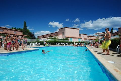 En el parque Holiday Jardins de Neptune, hay apartamentos adecuados para 2 personas (FR-66750-06 y FR-66750-16) y residencias de vacaciones en terrazas para 6 (FR-66750-07 y FR-66750-17) y 8 personas (FR -66750-15). Los muebles son alegres y cómodos....