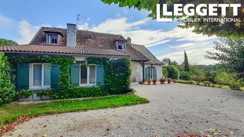 A24153OD24 - Vous serez séduit par cette maison de charme dans un espace privilégié à la campagne. Sur la commune de Bassillac et Auberoche, maison de charme entièrement restaurée du 19ème siècle avec jardin et piscine. Vous rentrez de plain pied dan...