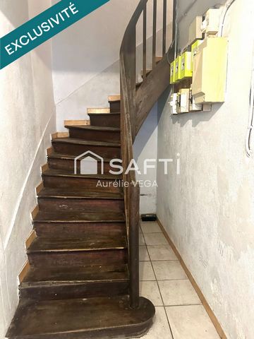 Located in the heart of Pamiers, just steps from shops and schools, this 135 m², four-story investment property presents an excellent opportunity. It consists of: A 30 m² independent studio, currently rented for €320/month, providing immediate rental...