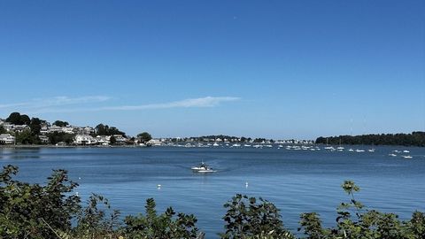 Nowa konstrukcja z zapierającymi dech w piersiach widokami na port Hingham. Ten wykwintny dom w bardzo poszukiwanej lokalizacji Crow Point oferuje ponad 4,000 stóp kwadratowych luksusowej przestrzeni życiowej, zaprojektowanej tak, aby zachwycać na ka...