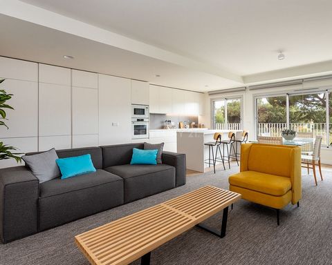 The Orizon condominium, located in Seixal, is an excellent opportunity for those seeking comfort, modernity and quality of life. This apartment has a spacious layout, ideal for families or for those seeking a quiet and welcoming environment. With hig...