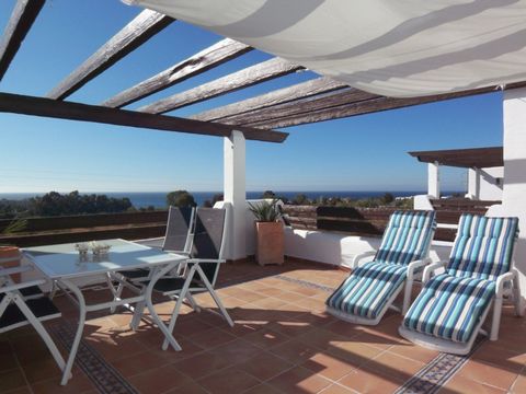 Located in Selwo. Middle Floor Apartment, Selwo, Costa del Sol. 3 Bedrooms, 2 Bathrooms, Built 170 m², Terrace 55 m². Setting : Close To Golf, Urbanisation. Orientation : South East, West. Condition : Excellent. Pool : Communal. Climate Control : Air...