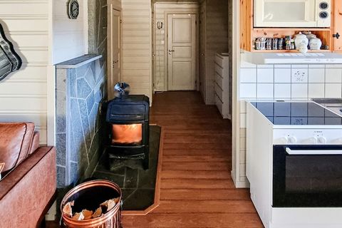 Pleasant cottage near the village of Lauvsnes in Flatanger on a sunny, child-friendly, and quiet wooded plot by the sea. Great hiking area for the whole family. Good fishing opportunities with rods along the lake. The cabin was built in 1997, renovat...