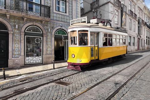 For Sale - Drawer Store with High Visibility Window in Chiado Location: Largo Trindade Coelho, Lisbon Type: Commercial Store Special Features: Large and visible storefront, premium location, historic building in excellent condition Commercial Space: ...