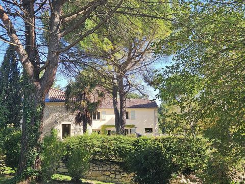 ELEGANT ENSEMBLE DE 2 MAISONS RENOVEES