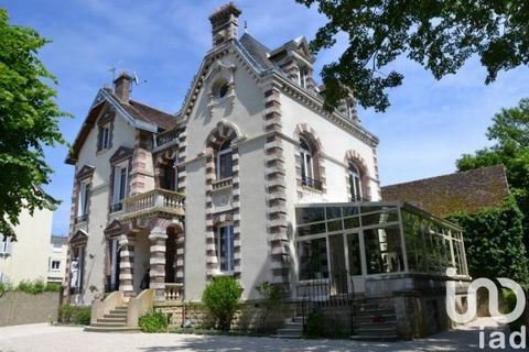 iad France - Elodie Marquet vous propose: Maison de Maître d’Exception – Sens, Yonne (1h10 de Paris) À seulement une heure dix de Paris, découvrez cette maison de maître du XIXᵉ siècle, véritable bijou architectural à deux pas du centre historique et...