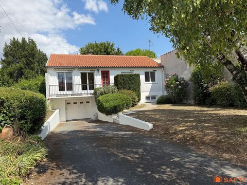 Maison sur sous sol SAINT JEAN D’ANGÉLY - CENTRE
