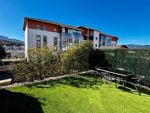 T2 rénové, lumineux avec très grande terrasse, jardin et garage fermé