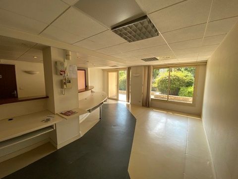 Bureaux 8 pièces Centre de Brive 189 m2 Haut de gamme Hopital