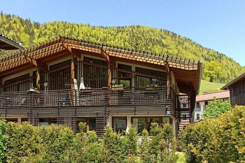 W tym nowoczesnym apartamencie z pewnością poczują się Państwo swobodnie! Zarówno latem, jak i zimą w tyrolskim Kirchdorfie jest wiele do zrobienia, a narciarze i miłośnicy przyrody mogą się zrelaksować pośród Alp Kitzbühelerskich! Apartament znajduj...