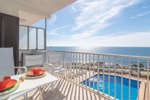 Enjoy a well-deserved vacation in this cozy apartment for 4 people in the heart of Cala Rajada. It features impressive sea views and access to the community pool. When you return from the beach, the wonderful communal pool facing the sea is perfect f...
