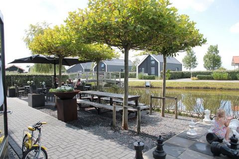 This modern holiday home is located in Kattendijke. Ideal for a family or a group, it can accommodate 4 guests and has 2 bedrooms. This fully equipped home has a shared swimming pool and pond to relax and enjoy. Oosterschelde Lake is 0.5 km from the ...