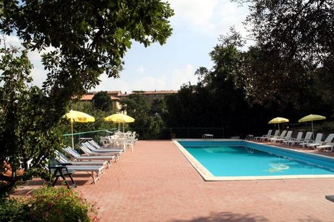 This simple residence with flats is located in Paciano. The flats are simply furnished and are spread over several floors. The house is simply and cosily furnished. With 2 bedrooms and a bathroom, the house is big enough for 5 people. Families will h...