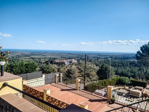 Splendid villa in Urbanization Montclar (Riudecanyes). It is a villa with land that has the following features:~ ~ √ Just 17 kilometres from Reus~ √ 620 square meters of land with different environments~ √ House of 160 m² built (about 120 m² usable s...