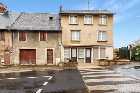 Situated in the beautiful medieval town of Uzerche, known as ‘the pearl of the limousin' is thislarge stone house with attached second house for complete renovation, a large terrace garden, wood-land and off-road parking for several vehicles. A previ...
