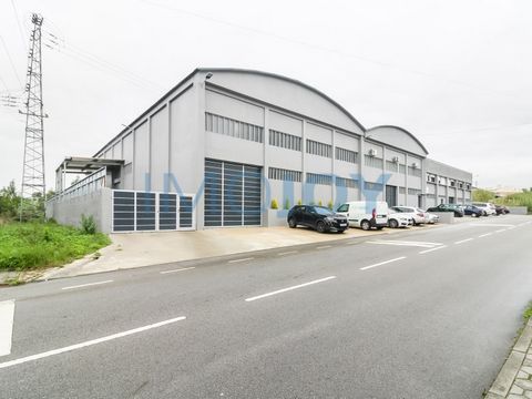 This complex has a total land area of 3,170.00 m2, gross construction area of 2,880.00 m2, with industrial licensing, 3 pavilions with common patio and communication between them. The naves have a functional structure, equipped on the ground floor wi...