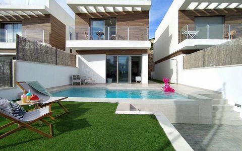 Villas for sale in Villamartin, Costa Blanca, Spain Villas with 3 bedrooms, 4 bathrooms, living-dining room, kitchen, private pool and garden and parking space in the plot. Features: - Armoured door- Hot water supplied by aerotermia- Motorised alumin...