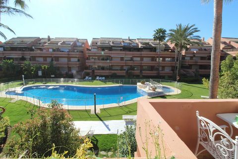Located in Puerto Banús. Very nice decorated apartment in Embrujo Playa, at just 5 minutes away of Puerto Banus, walking distance to the Beach. The development have 24 hours security with 2 swimming pools and mature gardens The property comprises, Ha...