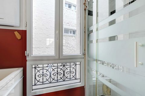 We are delighted to welcome you to our flat in the 15th arrondissement of Paris. It is located on the 4th floor without lift. Located in a charming and residential area, this flat offers you an authentic experience of Parisian life and privileged acc...