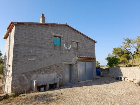 Finca in Asco in a quiet natural environment with good access The house offers 82m2 of floorspace distributed over two levels  The land is planted with olive and almond trees  