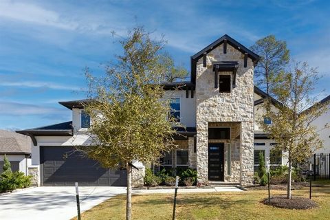 Welcome to this amazing almost new house in Creekside park, Mariposa Woods! Recently build Taylor Morrison house, boasts a beautiful staircase upon entering the foyer, a study and formal dining on each side of the entrance with high ceilings greets y...