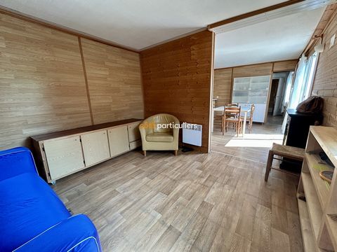 Ideal pied-à-terre, Secteur Jeune Soulac. Quiet wooden frame house of about 36m2 composed of an entrance open to the fitted kitchen with lounge/living room, a bedroom as well as a shower room and separate toilet. All on a plot of approximately 194m2 ...