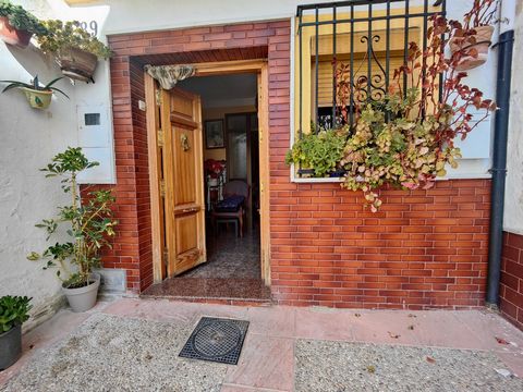 ARE YOU LOOKING TO LIVE IN A HOUSE IN THE CENTER? LOOK NO FURTHER! We offer you this Two-Story House on Juan Cascos Street with Parking, Composed of a Ground Floor, First Floor, Castle and Terrace or Rooftop with Views. It has a Built Surface of 151 ...