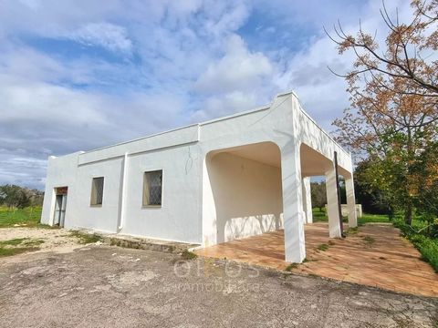 For those in search of an idyllic retreat nestled within the tranquil Apulian countryside, this villa presents an unparalleled opportunity to acquire a property in commendable condition, ripe for personalization to meet your unique preferences. Situa...